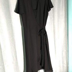 👻 Large Time and Tru black wrap dress.
